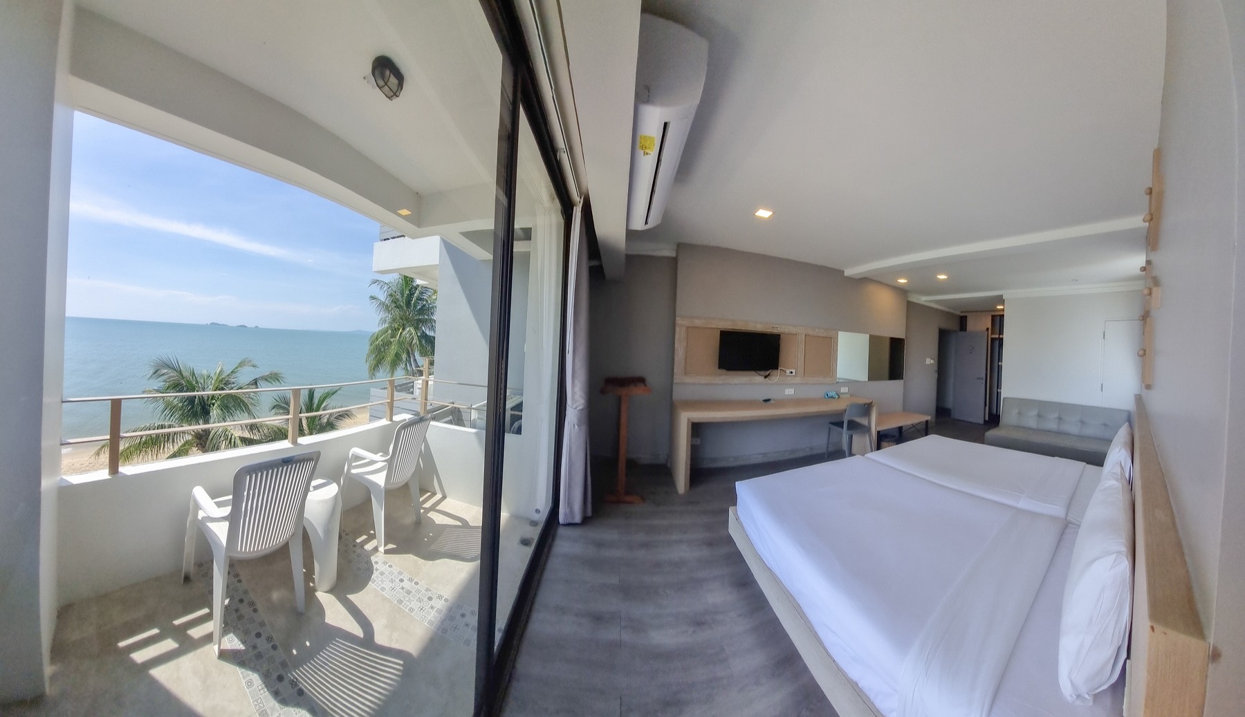 Deluxe Seafront  Room